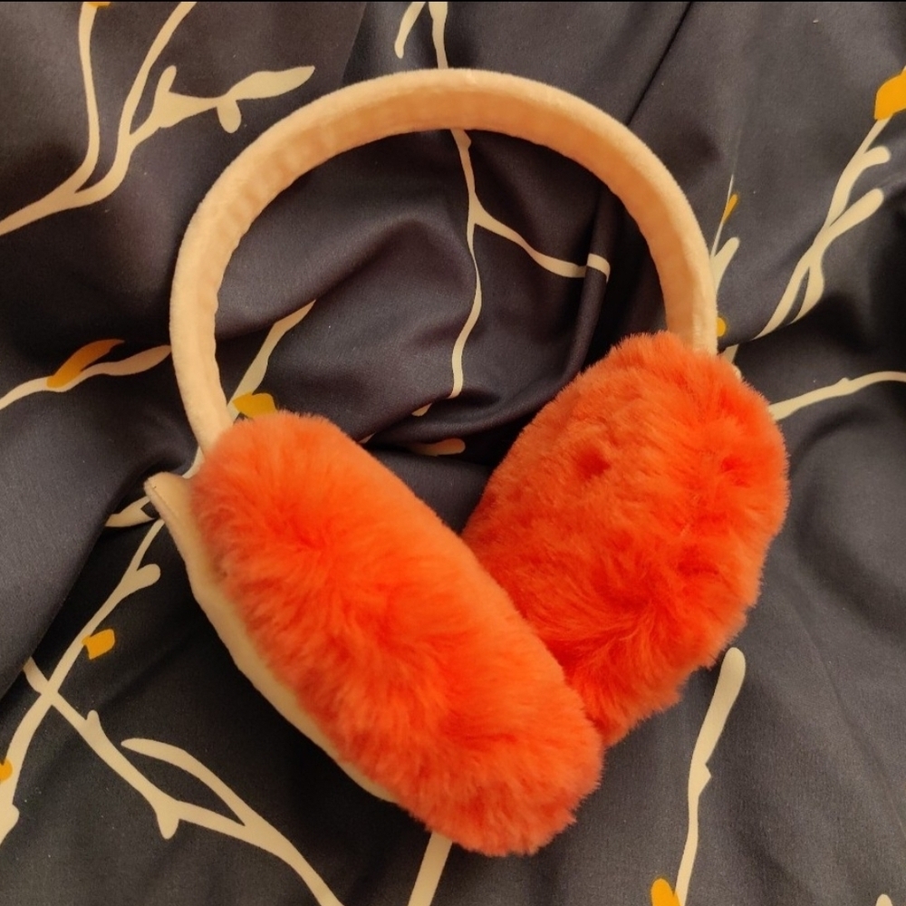 [SOLD] Cozy Fluffy Pink Earmuffs